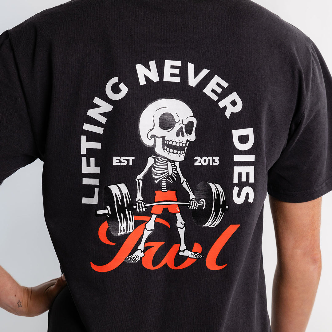 TWL - LIFESTYLE OVERSIZED T-SHIRT - LIFTING NEVER DIES - BLACK