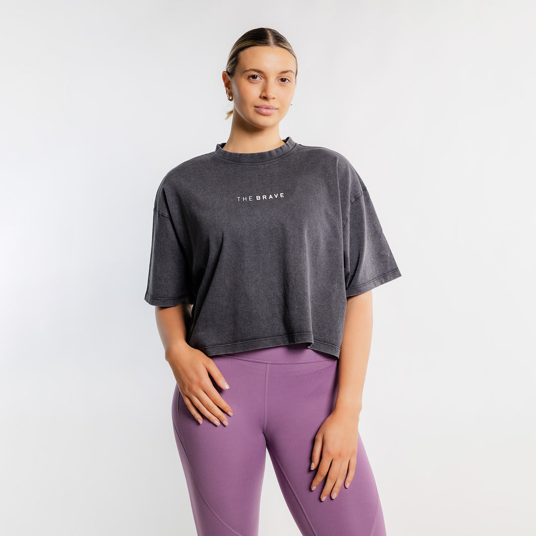 THE BRAVE - WOMEN'S LIFESTYLE OVERSIZED CROPPED T-SHIRT - BLACK ACID WASH