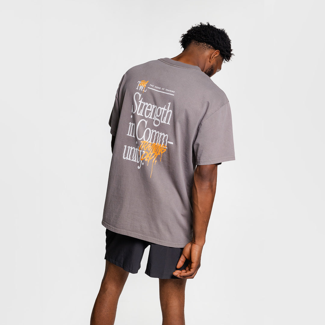 TWL - LIFESTYLE OVERSIZED T-SHIRT - STRENGTH IN COMMUNITY - FADED GREY/ORANGE