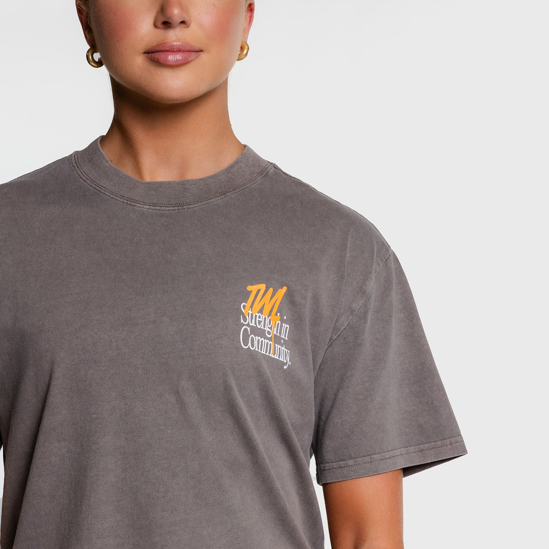 TWL - LIFESTYLE OVERSIZED T-SHIRT - STRENGTH IN COMMUNITY - FADED GREY/ORANGE